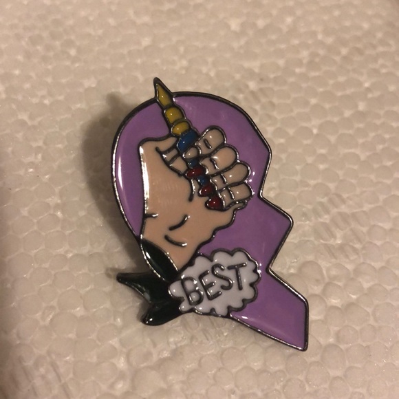 Best Buds Brooches ๐งโโ๏ธ๐งโโ๏ธ - Picture 2 of 6